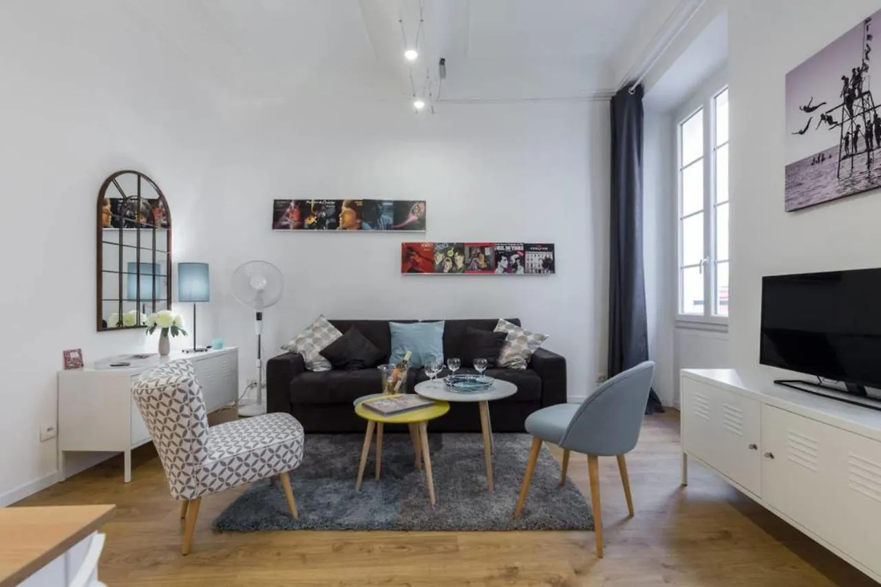 Apartment Large One Bedroom Flat In The Old Town Nice