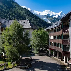 With Mountain View At The Foot Of Slopes Chamonix