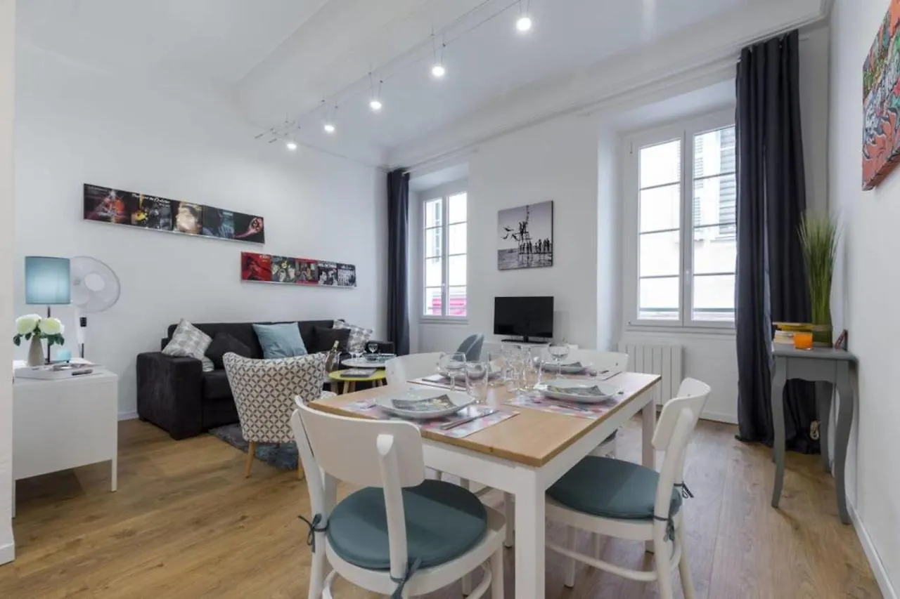 Large One Bedroom Flat In The Old Town Nice 0*,  Francie